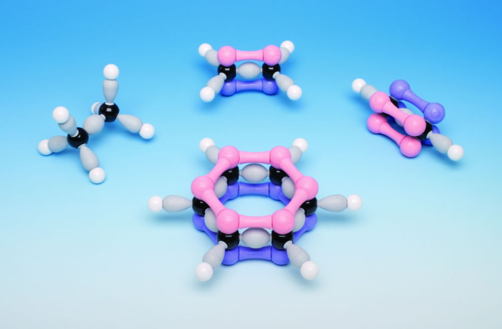 Молекулярна модель Molymod®, Бензол, етан, етилен, ацетилен, 12 атомів вуглецю, 18 атомів водню, 9p-зв'язків, 18s-зв'язків